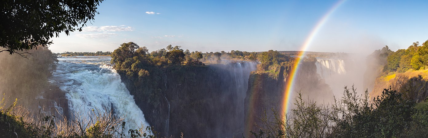 赞比西河维多利亚瀑布的景色。