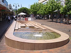 罗街购物中心（Rowe Street Mall）的露天喷泉