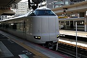到达奈良站的特急“真秀场”号（2019年11月30日）