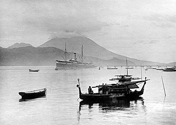 A traditional orembai with lowered sail (either a tanja or lete/crab claw sail), Ternate. Between 1910 and 1930