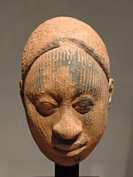 伊費頭像，赤土製，年代大概12-14世紀；高度：15.5厘米
