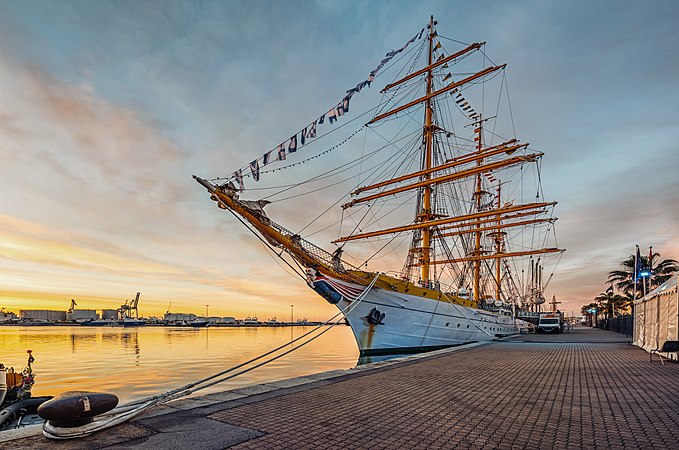 2022年塞特港庆祝活动期间，停泊在港口的米尔恰双桅船。
