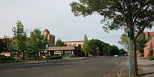 瓦拉瓦拉商业区，左边可看到具历史的Marcus Whitman饭店