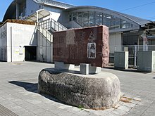 西口的万博中央站纪念碑