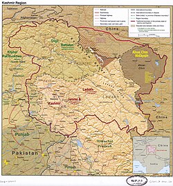 Map of Kashmir showing the borders of the princely state in dark red.