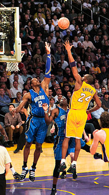 Kobe Bryant scoring a left handed floater.