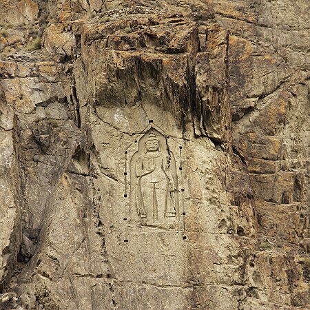 吉尔吉特-巴尔蒂斯坦的Kargah Buddha（英语：Kargah Buddha），据估计约在7世纪完成，当地人Idioma shina（英语：Idioma shina）认为这是药叉女（Yashani）的形象。