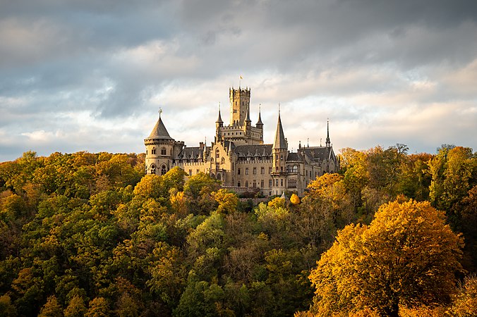 德国玛琳贝格城堡的秋景。