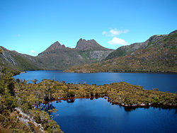 摇篮山和鸽子湖（英语：Dove Lake (Tasmania)）