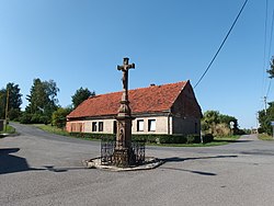 Cross by the main road