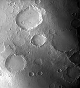 海盗1号轨道器拍摄的位于顶部的欧多克索斯陨击坑照片。