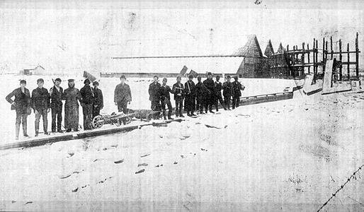 Ice cutters and ice houses at Mountains Lakes in 1910