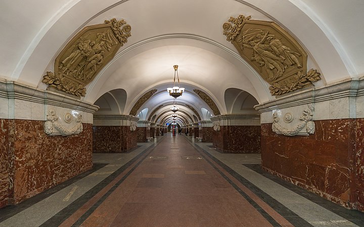 图为俄罗斯莫斯科地铁的红普列斯尼亚站。
