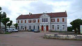 The town hall in Taingy