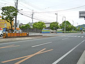 电车站全景。前方为栈桥方向站台