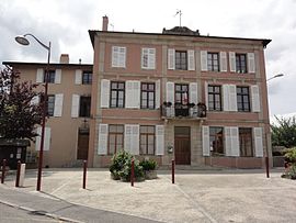 The town hall in Villacourt