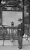 Fulgence Bienvenüe in front of the entrance to Monceau station