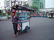 雅加達街頭的手推車食攤