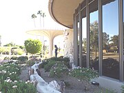 Side view of the Valley National Bank.