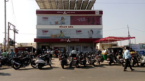 People gathered at ATM of Axis Bank in Mehsana, Gujarat to withdraw cash following deposit of demonetised currency notes in bank.
