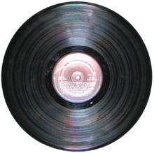 大多数LP灌制在黑色塑料上，每一面的中央贴有纸质的标签。不过也有一些盘面是彩色的并印有图案