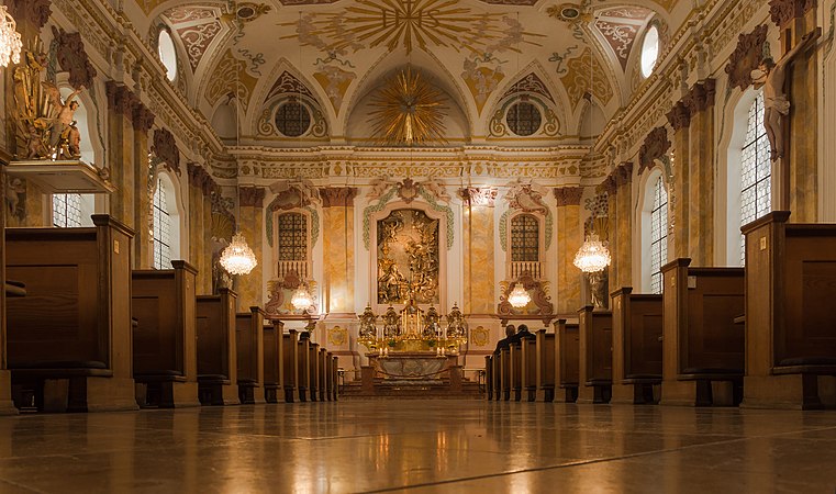 位于慕尼黑的市民会馆教堂上层的内部。