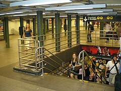 A typical underground station mezzanine (14th Street–Union Square)