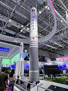 2022年珠海航展上展出的长征九号火箭模型，采用的已是无助推器光杆构型。