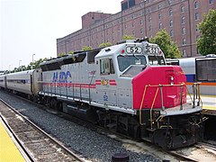 GP40WH-2 型柴电机车，编号52号 ，于坎登车站，2004年7月2日