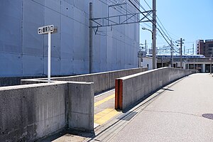 七屋站入口（2023年6月）
