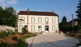 The town hall in Chamvres