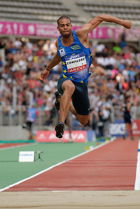 图为2013年7月在法国巴黎夏洛蒂体育场举行的法国田径锦标赛男子三级跳决赛中的邦雅曼·孔波雷。
