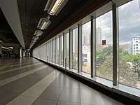 车站玻璃幕墙（2021年4月）