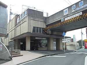 車站入口與站房（2012年3月）
