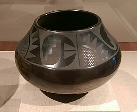 Pueblo V Period Maria Martinez black-on-black pot, 1945, DeYoung Museum