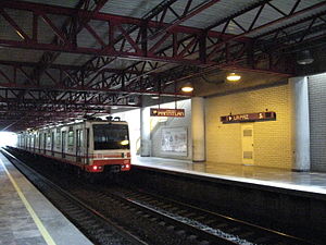 拉巴斯车站站台