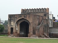 The Badli Sarai were Caravanserai in the vicinity of Shalimar Bagh a kilometre away at Badli-ki-Serai.
