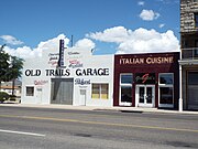 Additional historical contributing structures on Andy Divine Ave.