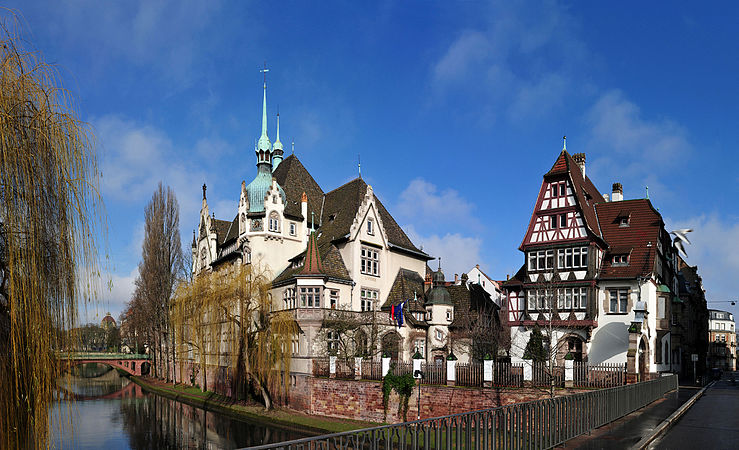 图为法国斯特拉斯堡的修桥工人国际学校。