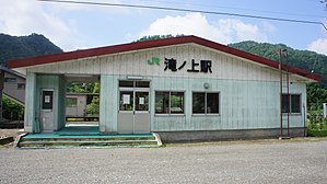 營業時的站房全貌（2017年7月）