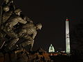 从邻近的美国海军陆战队战争纪念雕像观看的纪念碑