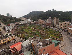 介壽村（山陇）全景，中為山隴蔬菜公園（英语：Shanlong Vegetable Park）