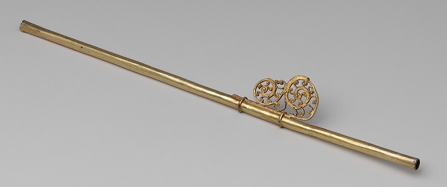 The strawl, made from gilded silver.
