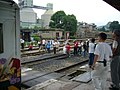 一群台湾铁道爱好者在摄影（台铁内湾线九赞头车站）