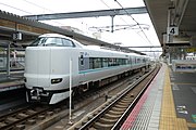 到达奈良站的特急“真秀场”号（2020年4月26日）。当日是2020年春季最后一日行走特急“真秀场”号。