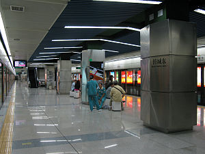 侨城东站站台