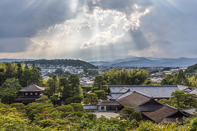 從上方眺望京都慈照寺和東求堂。