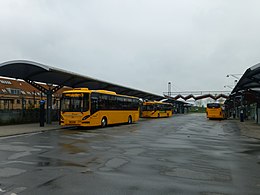位于车站以北的北车站街（Nordre Stationsvej）一侧的巴士转换站