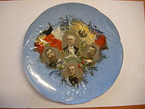 Collectable plate from World War I-era France, featuring portraits of Poincaré, George V, Nicholas II and Albert I.