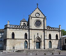 圣皮埃尔-圣保罗教堂（法语：Église Saint-Pierre-et-Saint-Paul de Montreuil）